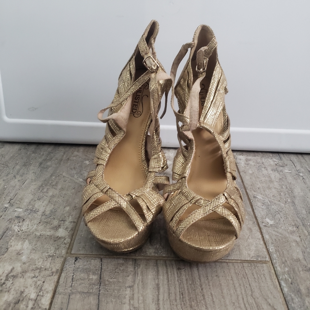 Unlisted gold shimmer platform heel size 7